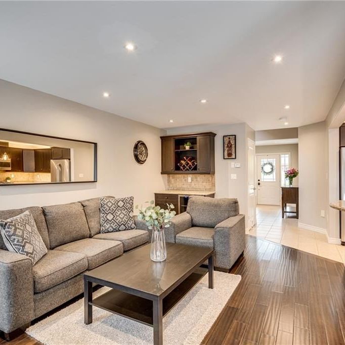 For Lease - 8 Blue Ribbon Way, Hamilton, Ontario - Photo 1