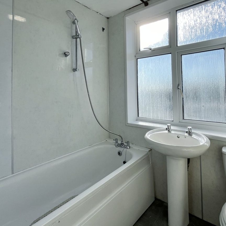 4 Bed Terraced House, Mackie Road, BS34 - Photo 1