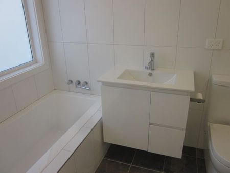 Gorgeous Townhouse - Photo 2