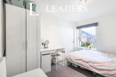 4 bedroom house to rent Clough Road, S1 - Photo 4