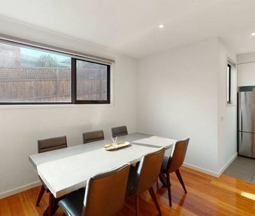2/18 Lesley Street, Camberwell VIC 3124 - Townhouse For Rent | Domain - Photo 1