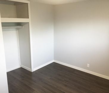TWO BDRMS MAINFLOOR FOR RENT IN RADISSON HEIGHTS! - Photo 1