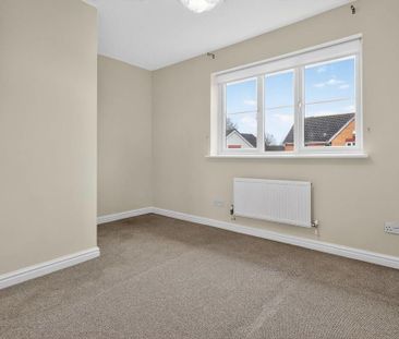 2 bedroom end of terrace house to rent - Photo 3