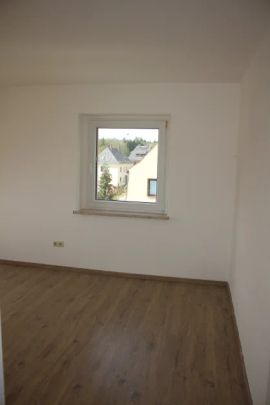 Ruhige Dachgeschoßwohnung mit optionaler Einbauküche - Foto 1