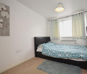 2 bedroom flat - Photo 3