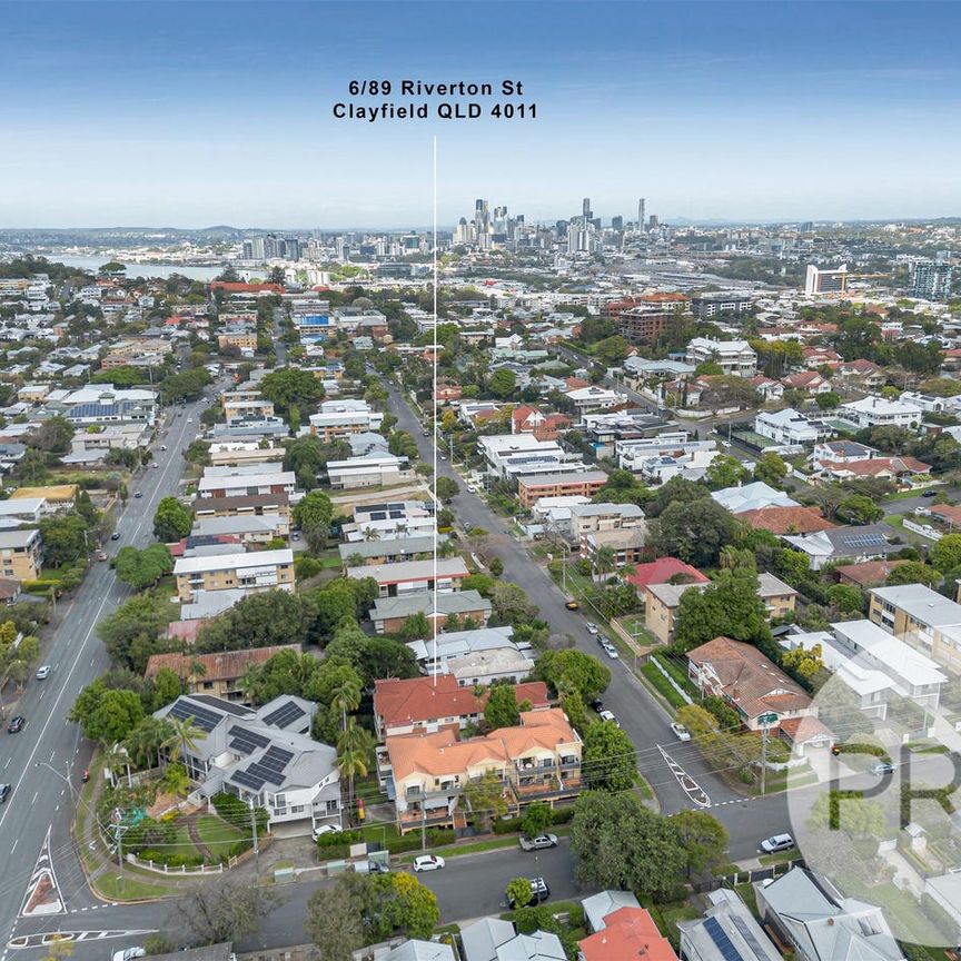 Spacious Top Floor 2 Bedroom Entertainer in a Great Location B/L - Photo 1