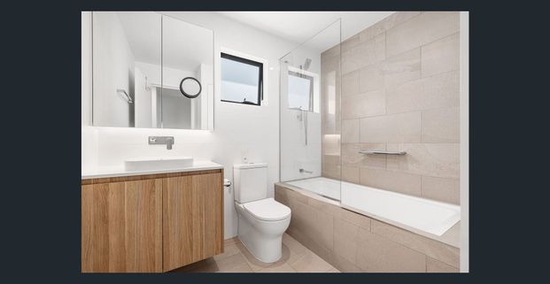 Five-year-Old-3-Bed, 2-Bath-1Garage Townhouse, Walk to Wynnum Plaza - Photo 1