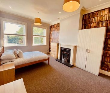 Newly Decorated City Centre Flat with Roof Terrace - Bills Included - Photo 5