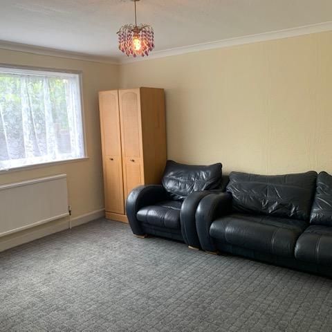 4 bedroom semi-detached house to rent - Photo 1