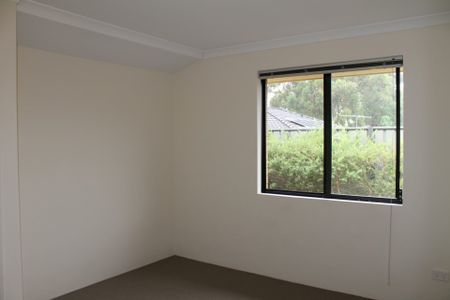 Lovely Home Close to Shops & Freeway Access - Photo 5