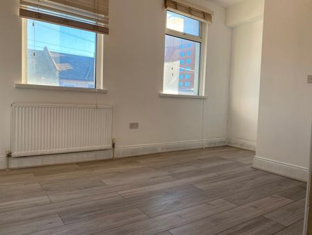 3 Bed Terraced House, Boxley Street, E16 - Photo 2