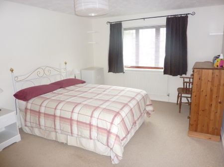 5 bedroom detached house to rent - Photo 3