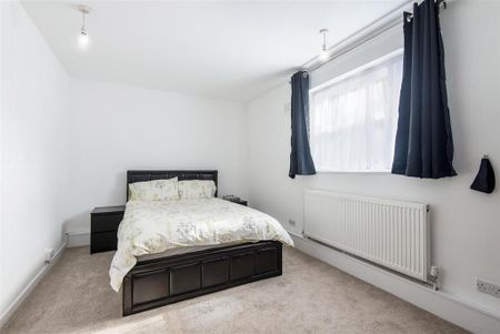 3 bedroom apartment to rent - Photo 2