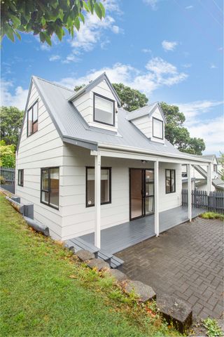 Walking Distance to Mt Eden Village - Photo 2