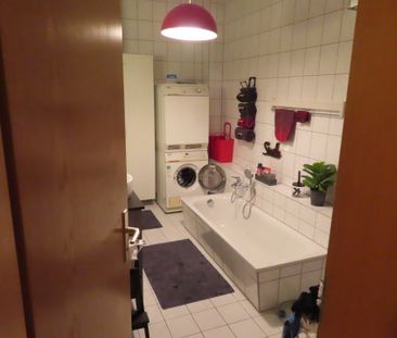 Ruhig gelegene, großzügig geschnitte Wohnung, mit Dusche & Wanne - Foto 3