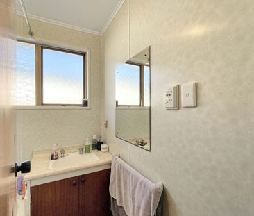 Cute 2-Bedroom Home in Wainui! - Photo 6