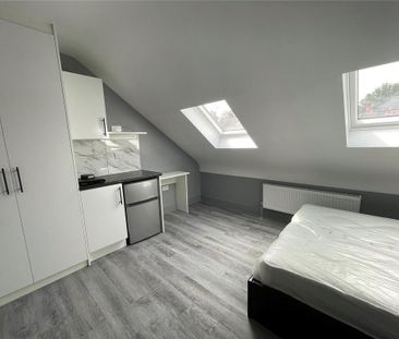 1 bedroom in a house share to rent - Photo 2