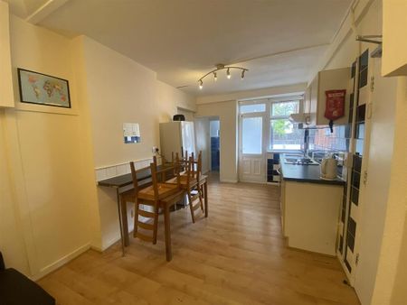 3 bedroom apartment to rent - Photo 2