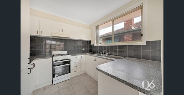 Charming 2-Bedroom in Prime Yarraville Location - Photo 1