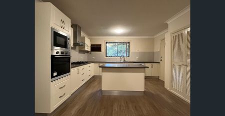 A spacious unit for rent which includes water and electricity usage - Photo 4