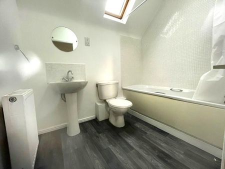 2 bedroom coach house to rent - Photo 5