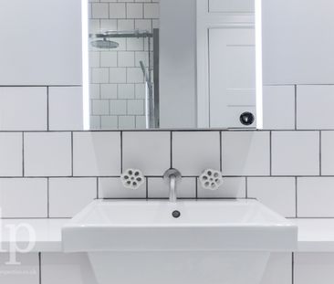 Flat, Carnaby Street, Soho, W1F - Photo 5