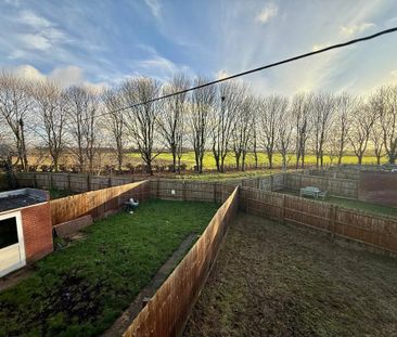 3 bedroom end of terrace house to rent - Photo 4