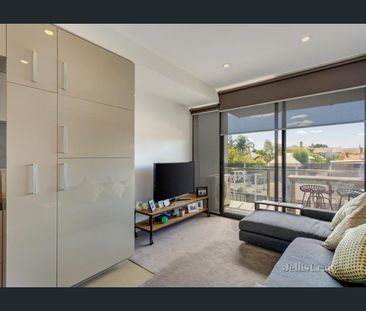 Modern-Chic with a Private Balcony - Photo 1