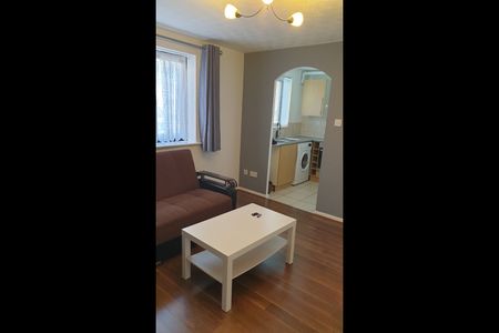 1 Bed Flat, Viking Place, E10 - Photo 2