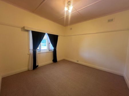 Three Bedroom Home Close to CBD - Photo 5