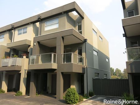 7/13 Greville Street, Caroline Springs, VIC 3023 - Photo 2