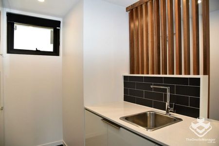 Modern 2-Bedroom Apartment in Boggo Road Village - Prime Dutton Park Location - Photo 4