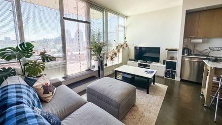 Fully Furnished 2 Bed Condo | Central Vancouver | Gym | Pets Ok - Photo 5