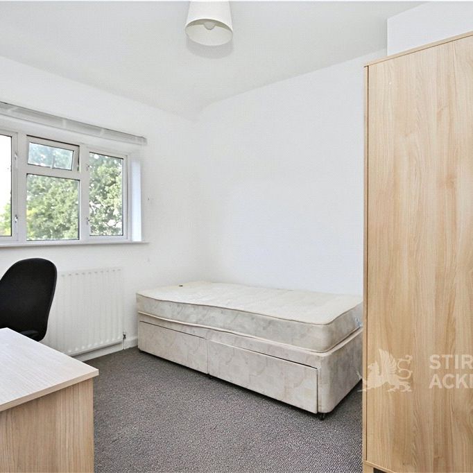 Hillcrest Road, Guildford, Surrey, GU2 8HR - Photo 1