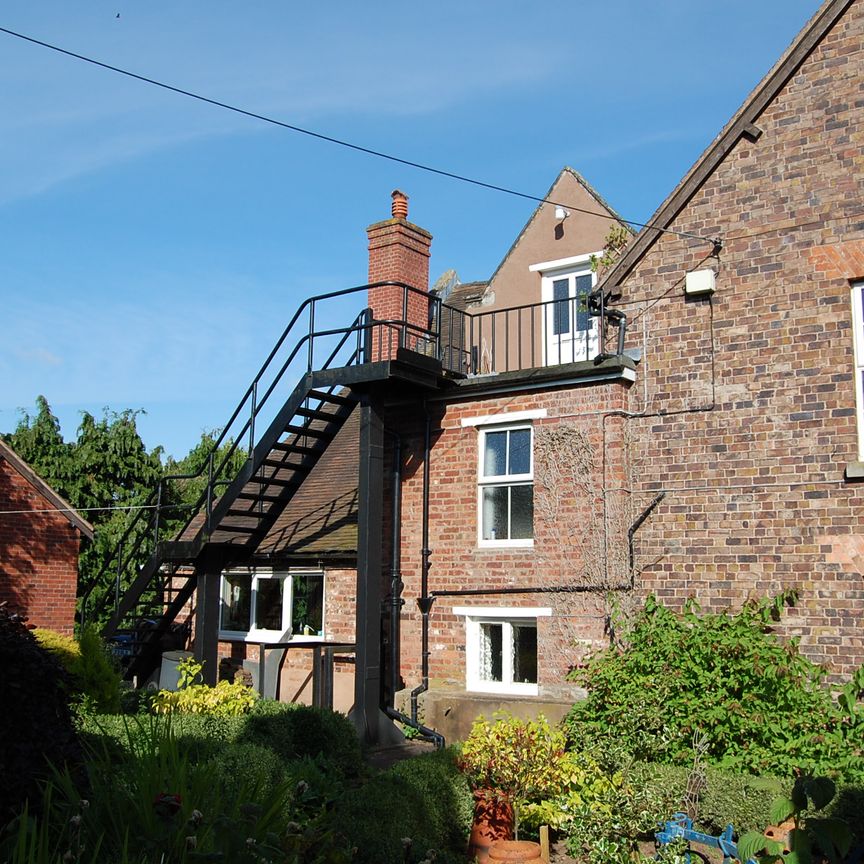 Manor Farm House Flat, Manor Farm House - Photo 1