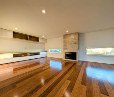 Premium Four-Bedroom Rental with Bay Glimpses! - Photo 1