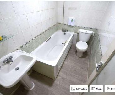 Pittman Gardens, Ilford, IG1 - Photo 3