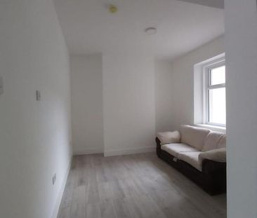 4 bedroom terraced house to rent - Photo 3