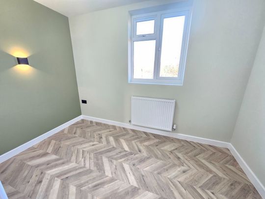 2 Bed Flat, Spur Road, N15 - Photo 1