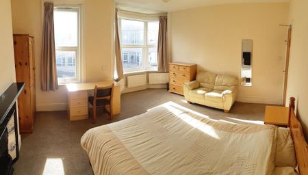1 bedroom in a flat share to rent - Photo 3