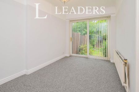 3 bedroom semi-detached house to rent - Photo 4