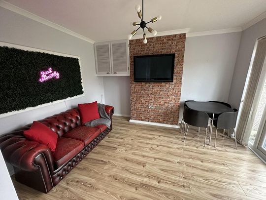 4 bedroom house share to rent - Photo 1