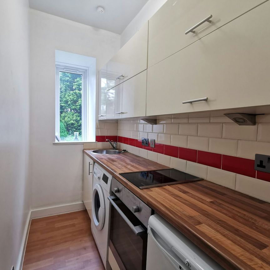 Flat to rent on - Photo 1