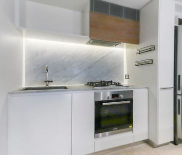 Modern 1-Bedroom + Study Apartment in the Heart of Crows Nest - Photo 4