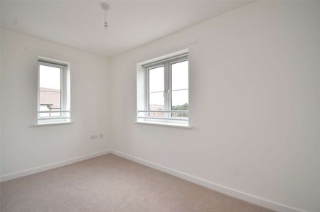 A modern three bedroom family home with private garden and parking - Photo 4