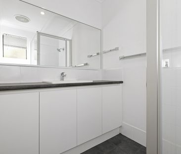 Low Maintenance Living! - Photo 4