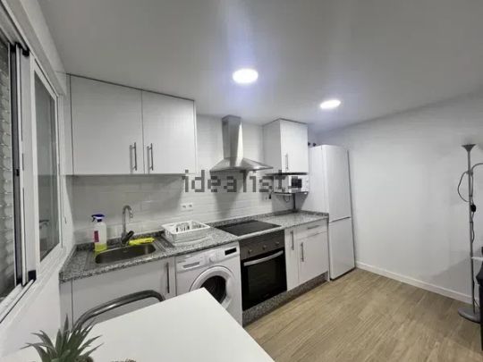 Alquiler de casa o chalet independiente en Calle Virgen de la Paz - Photo 1