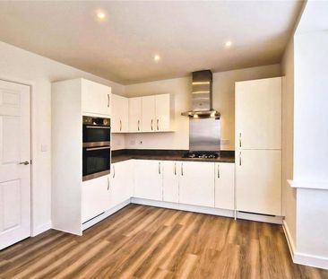 4 bedroom detached house to rent - Photo 6