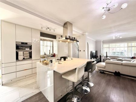 4 bedroom semi-detached house to rent - Photo 3