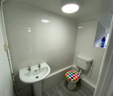 2 bedroom terraced house to rent - Photo 2